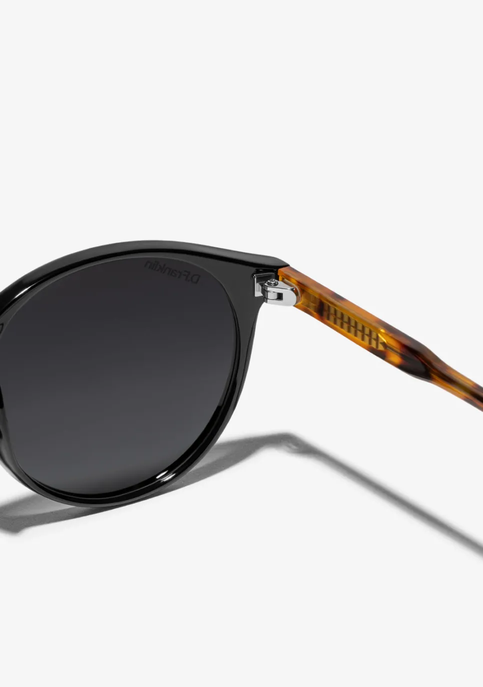D.Franklin Ultra Light Max Black / Grad Black|Damen Runde Sonnenbrillen|Polarisierte Sonnenbrillen